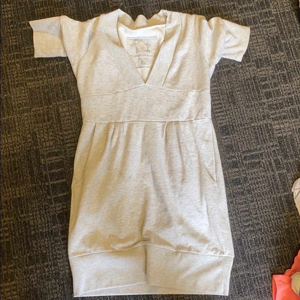 Gray shortsleeved dress